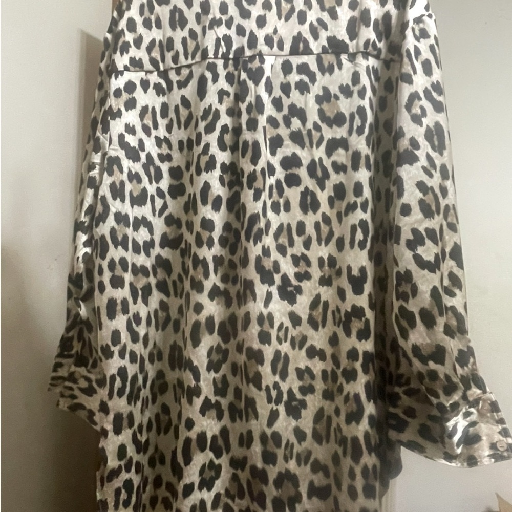 Glam Animal Print Shirt Large. New tag was removed when trying on.